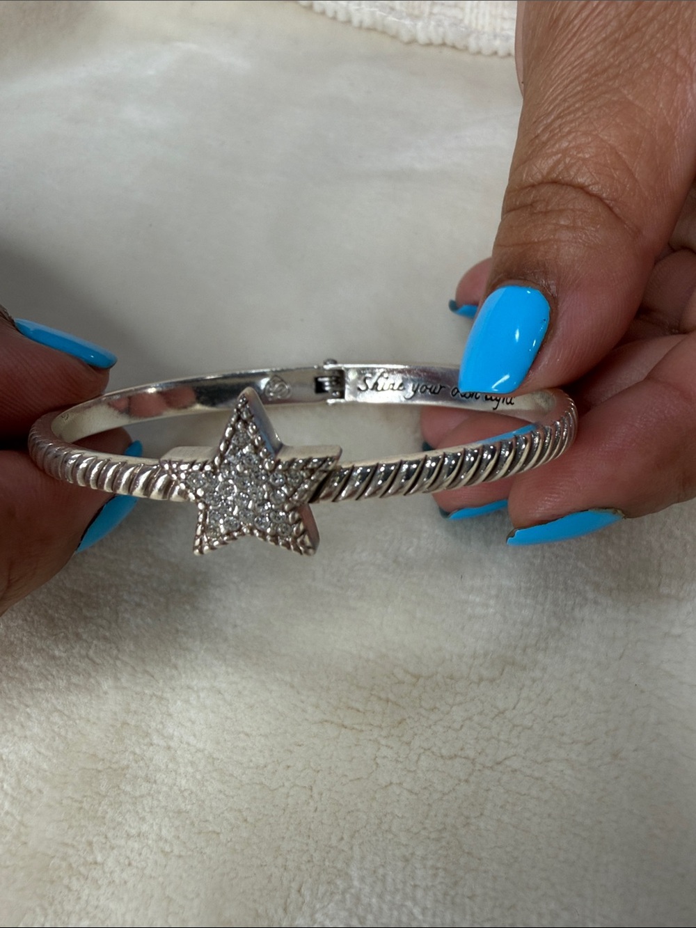 Brighton  Adjustable bracelet with a star and an engraved message. Super elegant